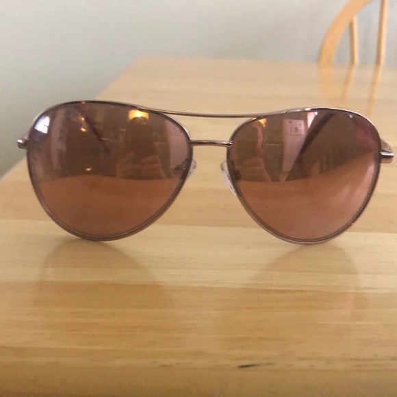 A pair of foster grant sunglasses, never been worn - Picture 3 of 4